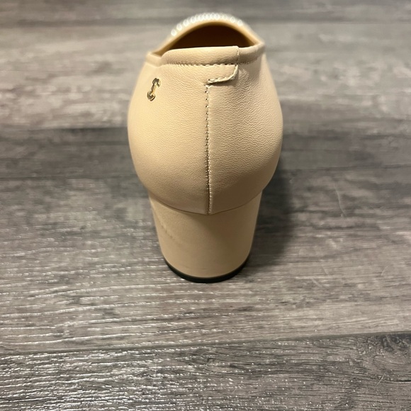 Like New Chanel Heels Beige and Black with pearls - Picture 7 of 13